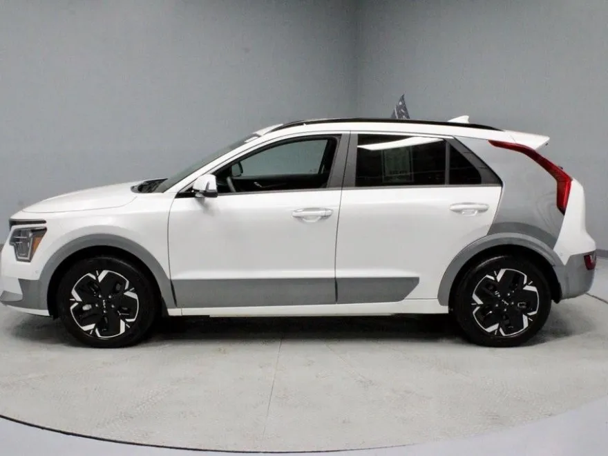 2024 Kia Niro EV Wave photo 1