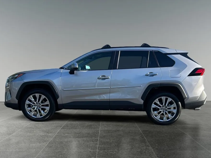 2022 Toyota RAV4 Limited photo 1