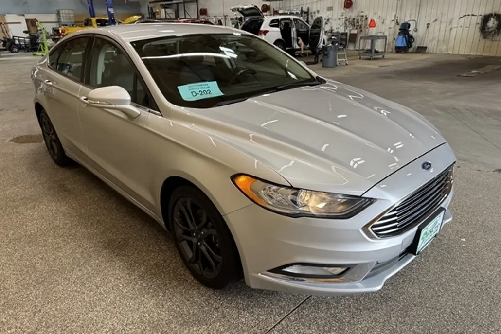 2018 Ford Fusion SE photo 1