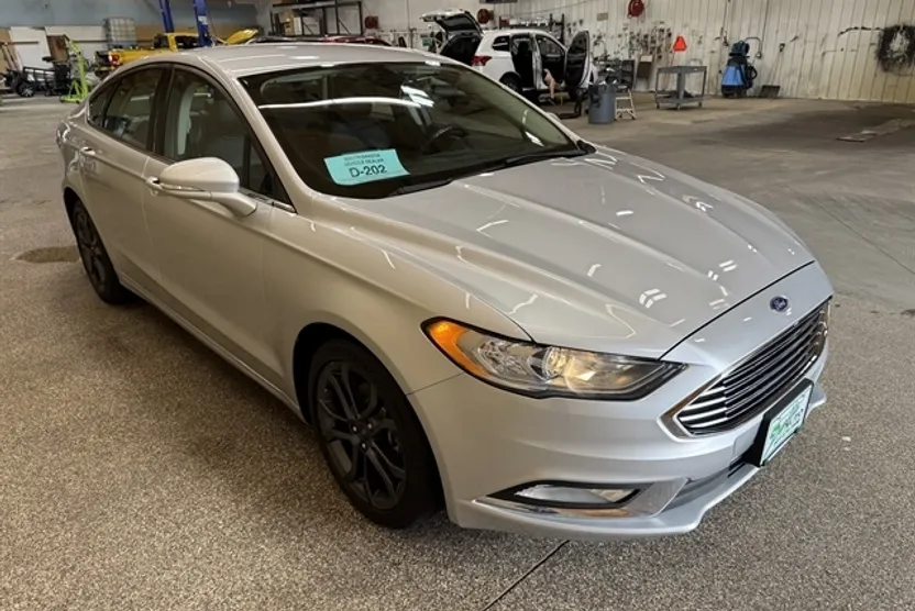 2018 Ford Fusion SE photo 1