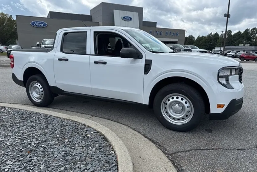 2025 Ford Maverick XL photo 1