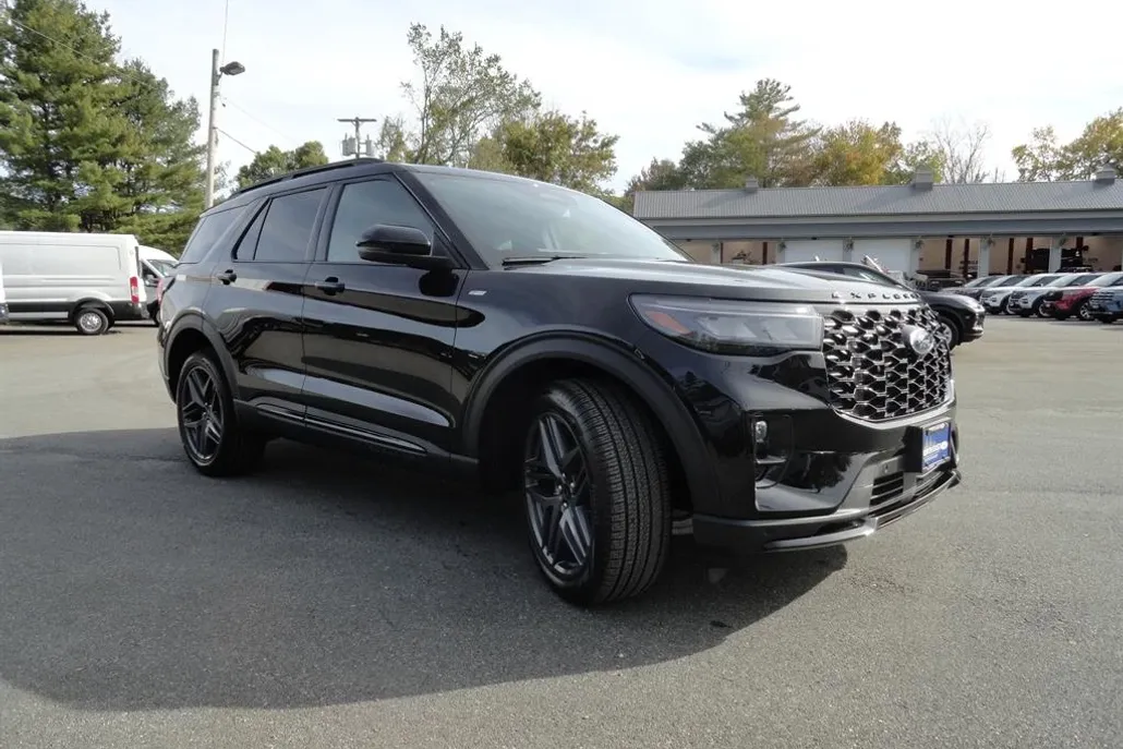 2025 Ford Explorer ST-Line photo 1