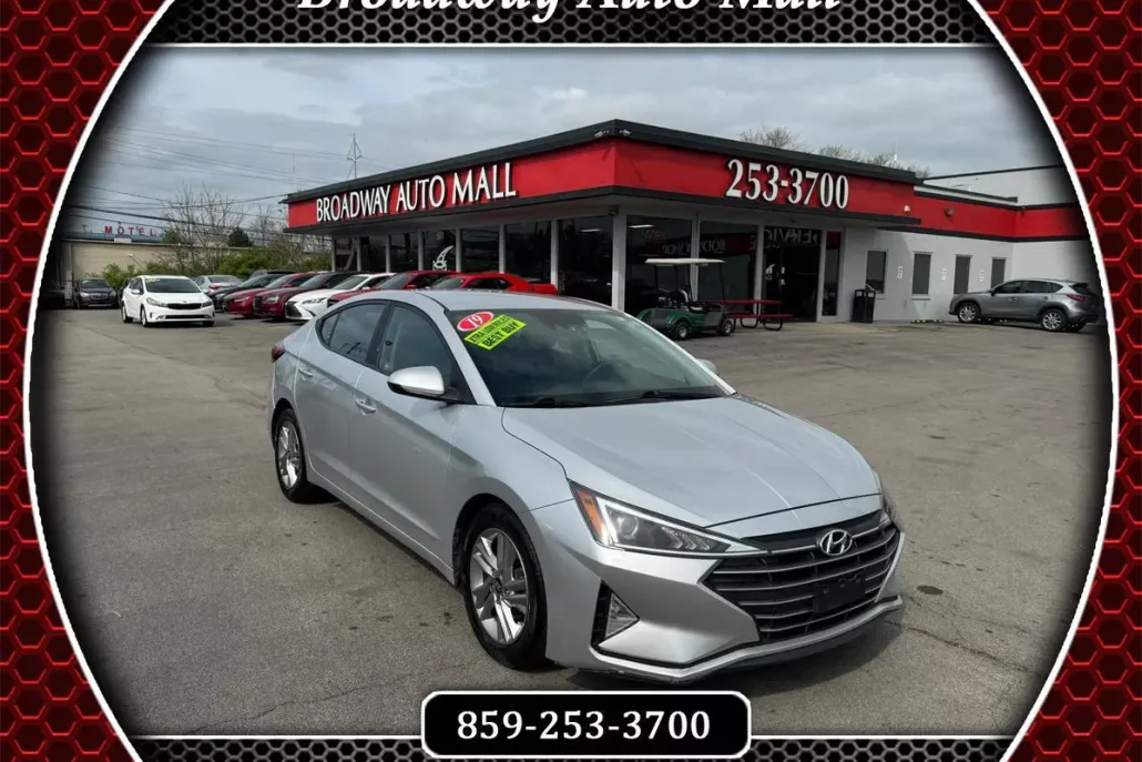 2019 Hyundai Elantra SEL photo 1