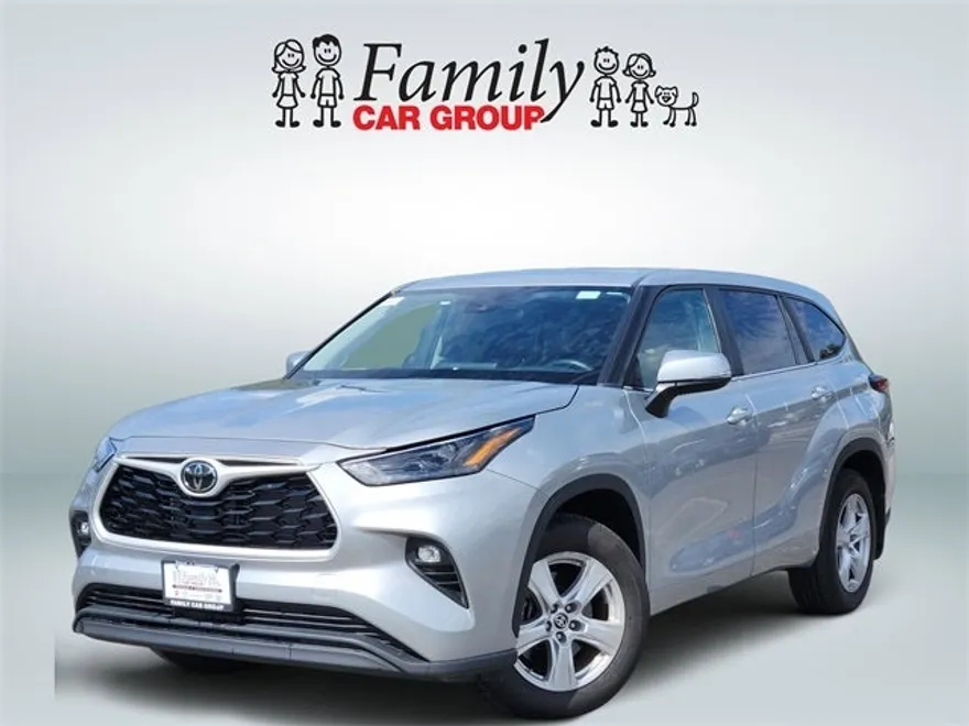 2024 Toyota Highlander LE photo 1