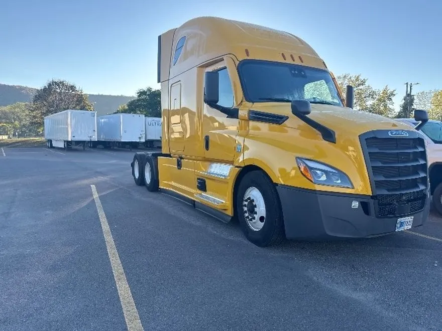 2022 Freightliner Cascadia 126" Sleeper Cab photo 1