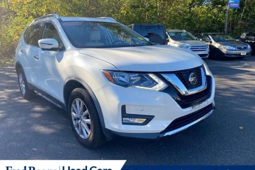 2018 Nissan Rogue SV photo 1