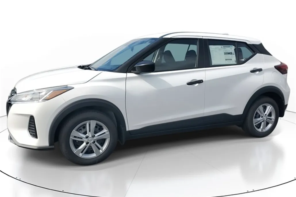2025 Nissan Kicks Play S photo 1