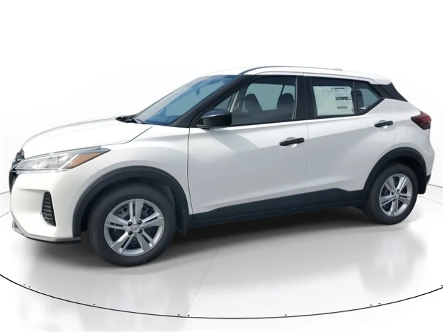 2025 Nissan Kicks Play S photo 1