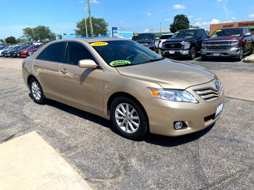 2010 Toyota Camry XLE photo 1