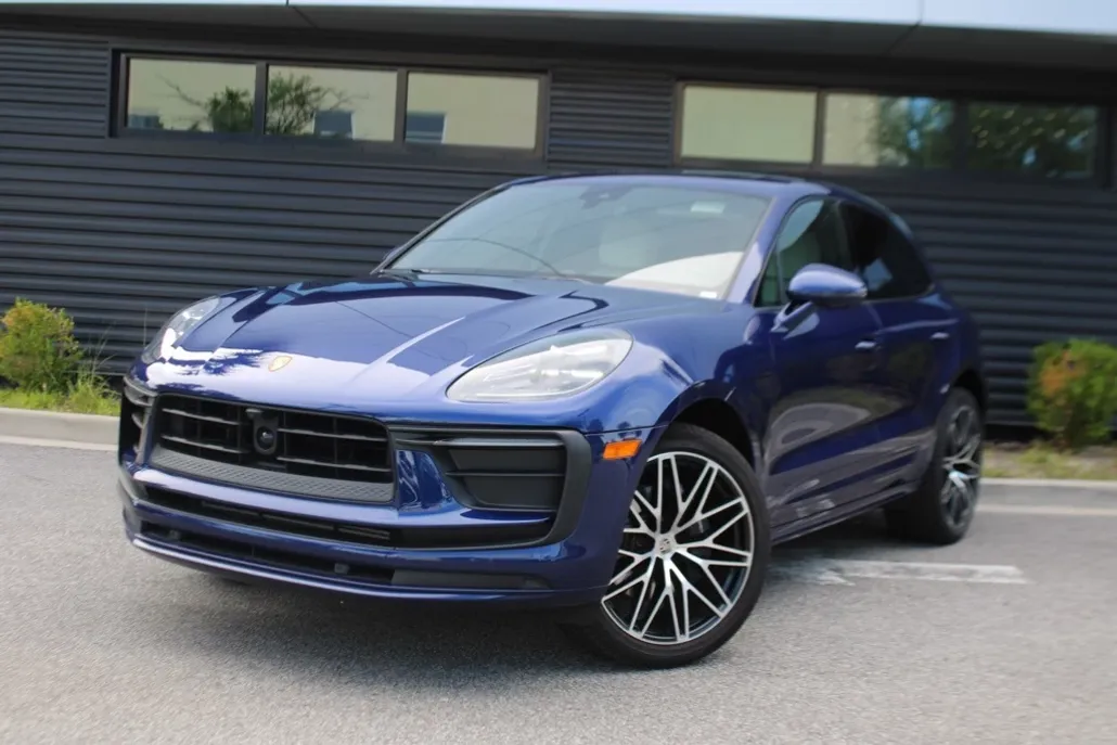 2025 Porsche Macan T photo 1