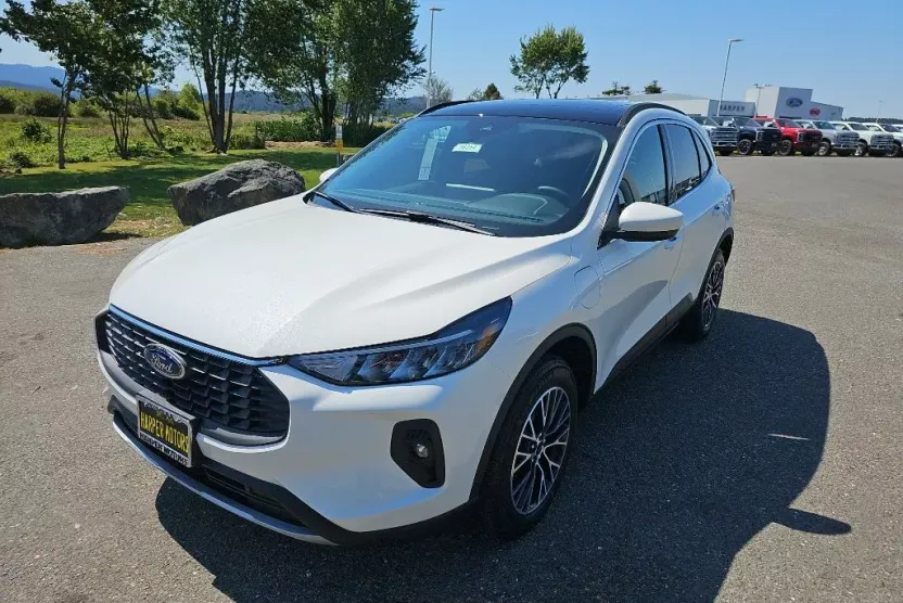 2025 Ford Escape Plug-In Hybrid photo 1