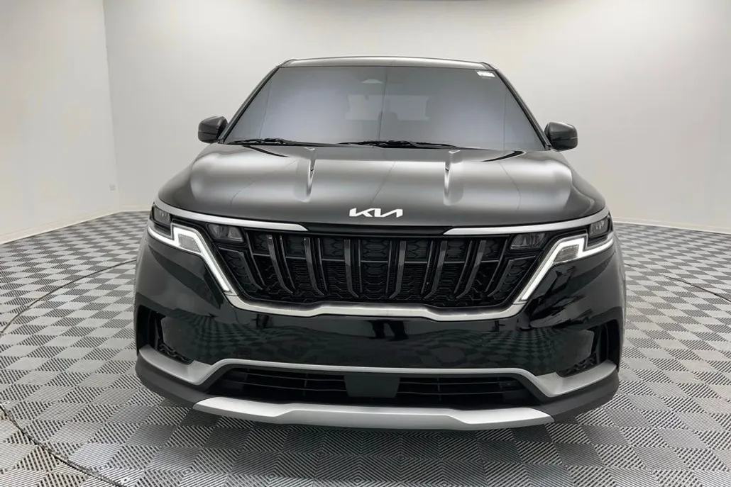 2024 Kia Carnival EX photo 1