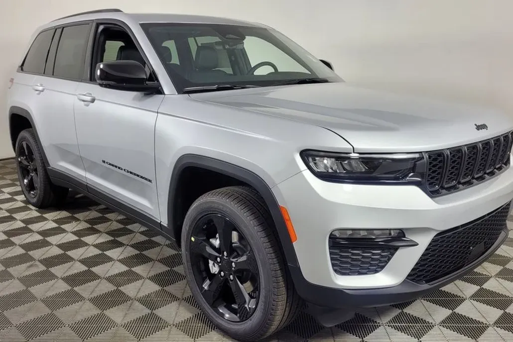 2025 Jeep Grand Cherokee Limited photo 1