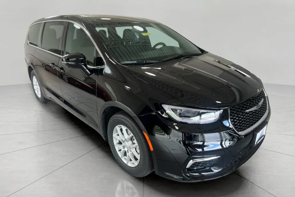 2026 Chrysler Pacifica photo 1