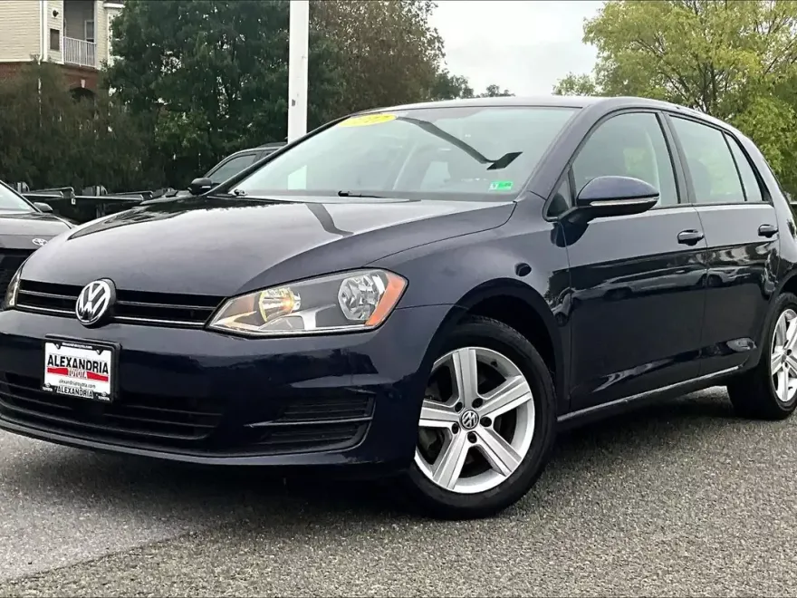 2017 Volkswagen Golf Wolfsburg Edition photo 1