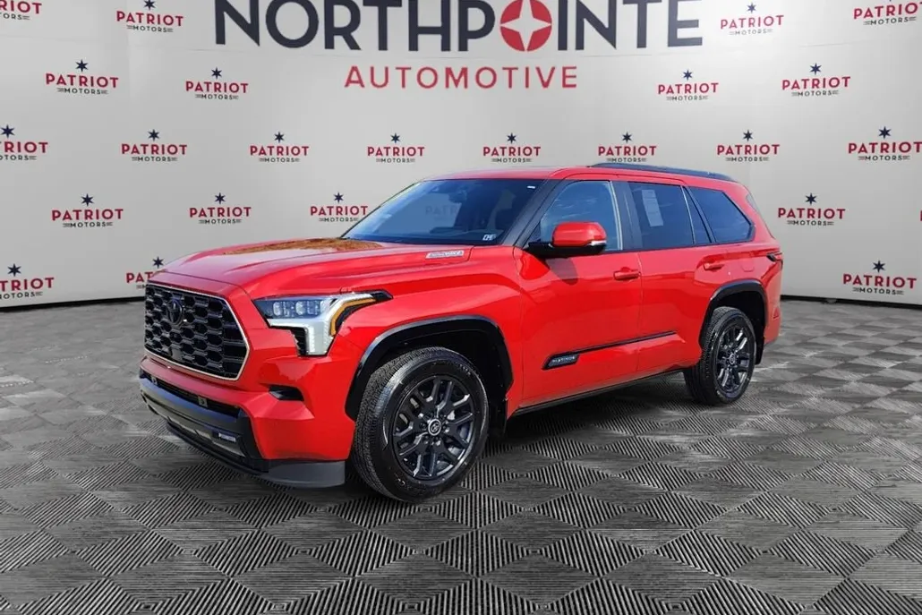 2024 Toyota Sequoia SR5 photo 1