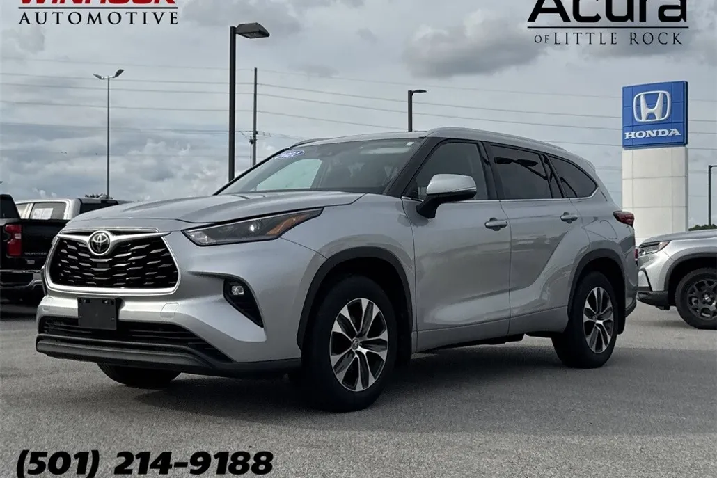 2021 Toyota Highlander XLE photo 1