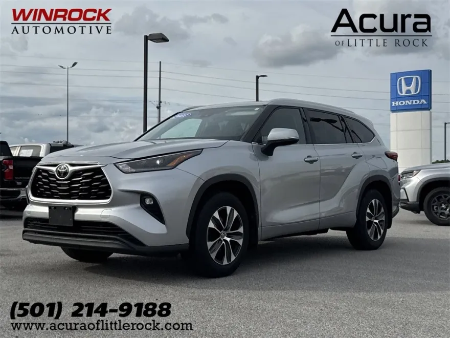 2021 Toyota Highlander XLE photo 1