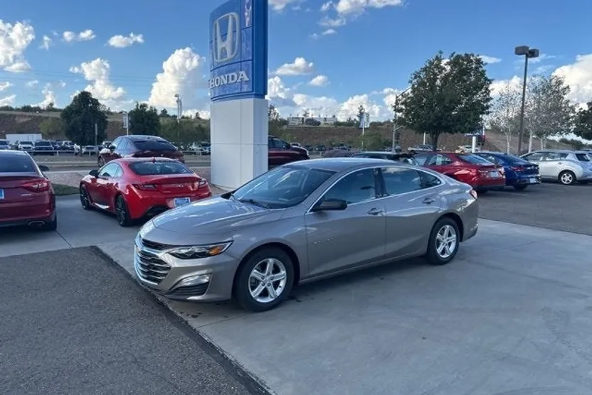 2023 Chevrolet Malibu LS photo 1