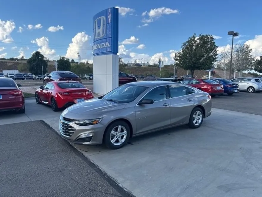 2023 Chevrolet Malibu LS photo 1