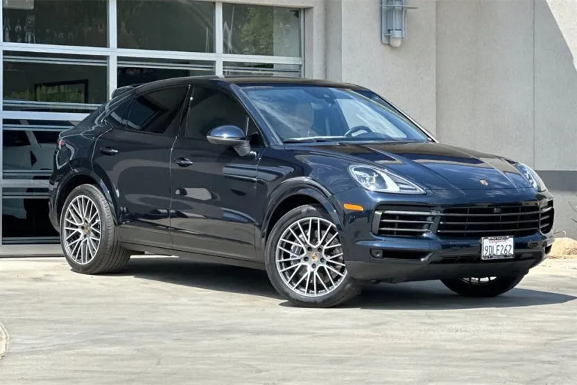 2023 Porsche Cayenne Platinum Edition photo 1