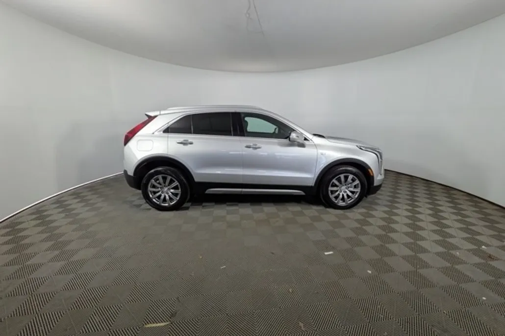 2022 Cadillac XT4 Premium Luxury photo 1