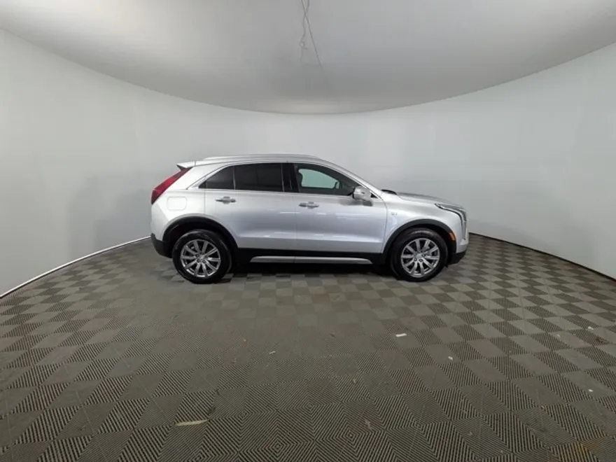 2022 Cadillac XT4 Premium Luxury photo 1