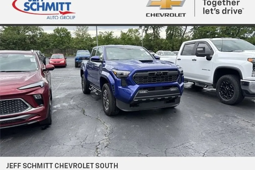 2024 Toyota Tacoma SR5 photo 1
