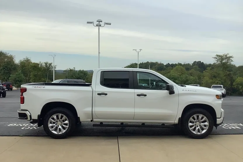 2021 Chevrolet Silverado 1500 Custom photo 1