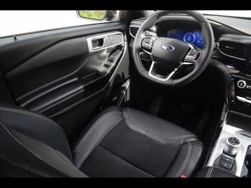 2022 Ford Explorer ST photo 1