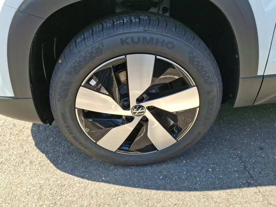 2025 Volkswagen Taos S photo 1