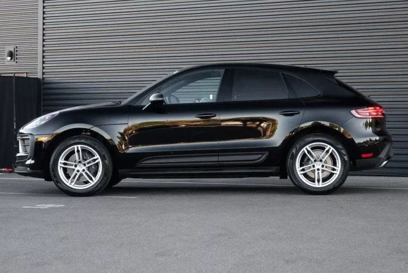 2024 Porsche Macan T photo 1