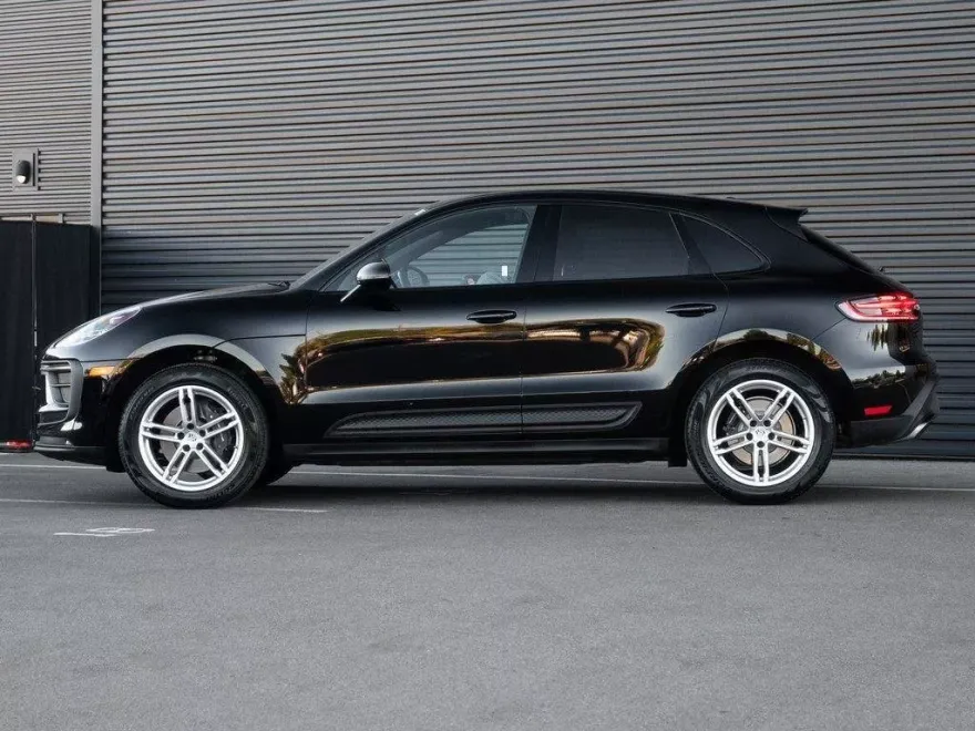 2024 Porsche Macan T photo 1
