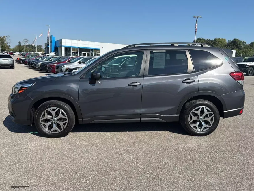 2021 Subaru Forester Premium photo 1