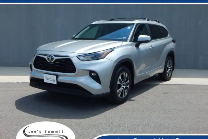 2023 Toyota Highlander XLE photo 1