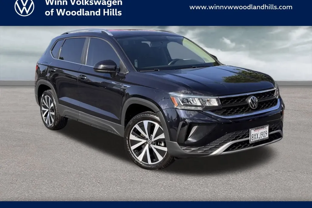 2022 Volkswagen Taos SE photo 1