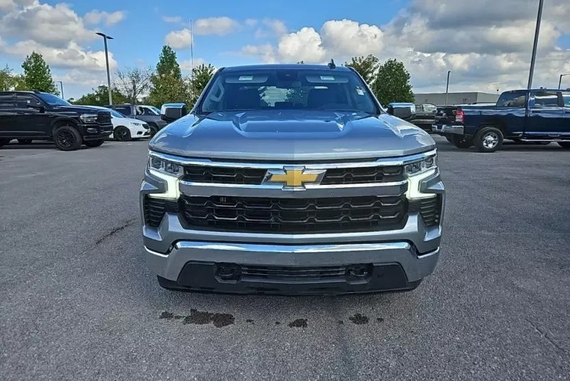 2024 Chevrolet Silverado LT photo 1