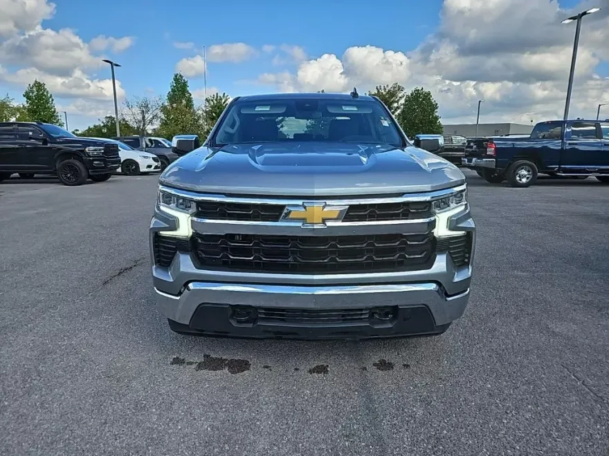 2024 Chevrolet Silverado LT photo 1