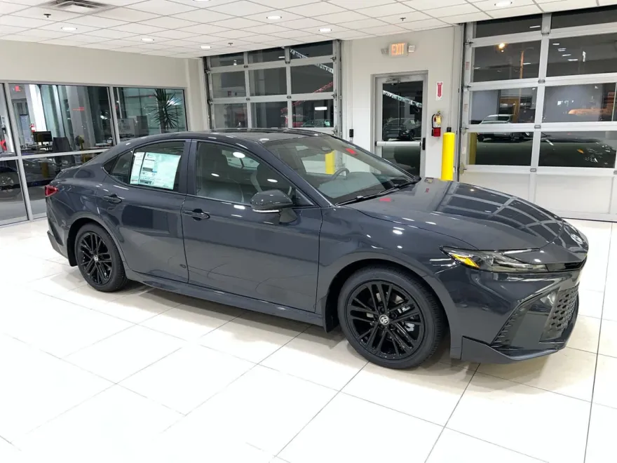 2026 Toyota Camry SE photo 1