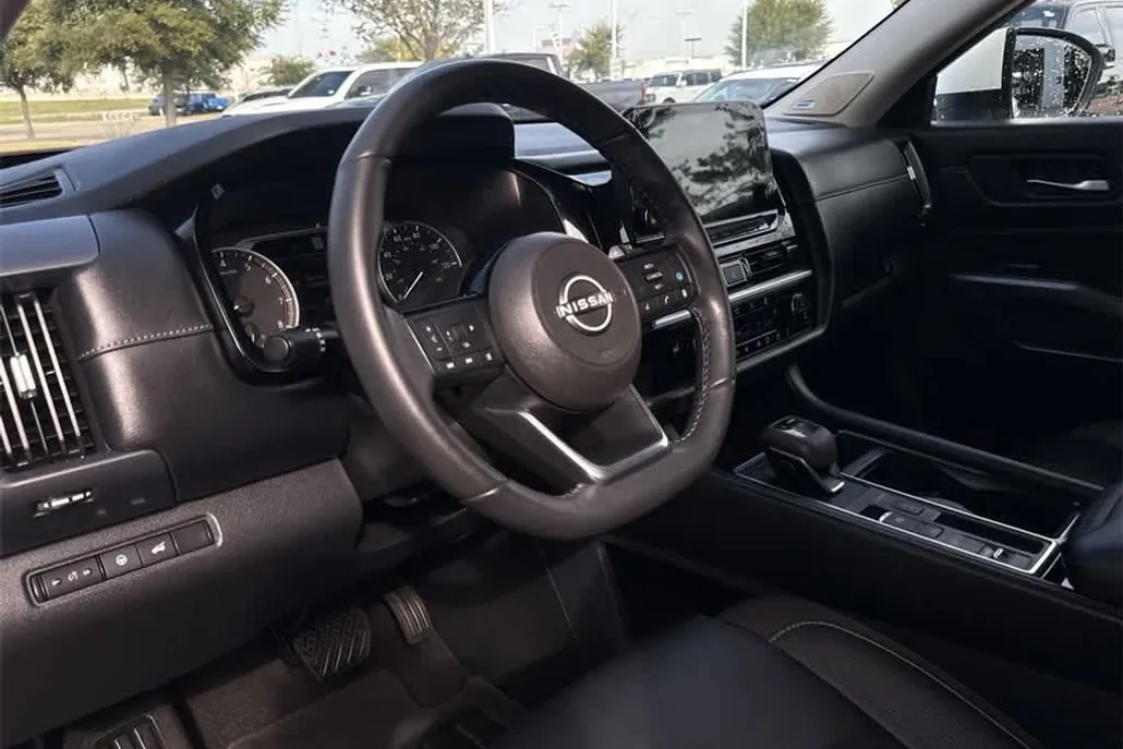 2023 Nissan Pathfinder SL photo 1