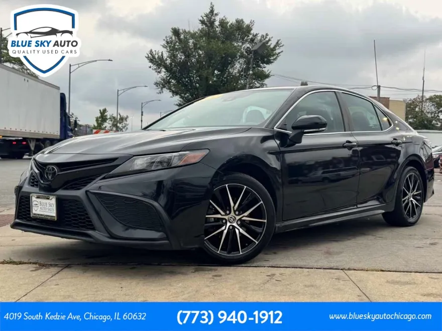2022 Toyota Camry SE photo 1