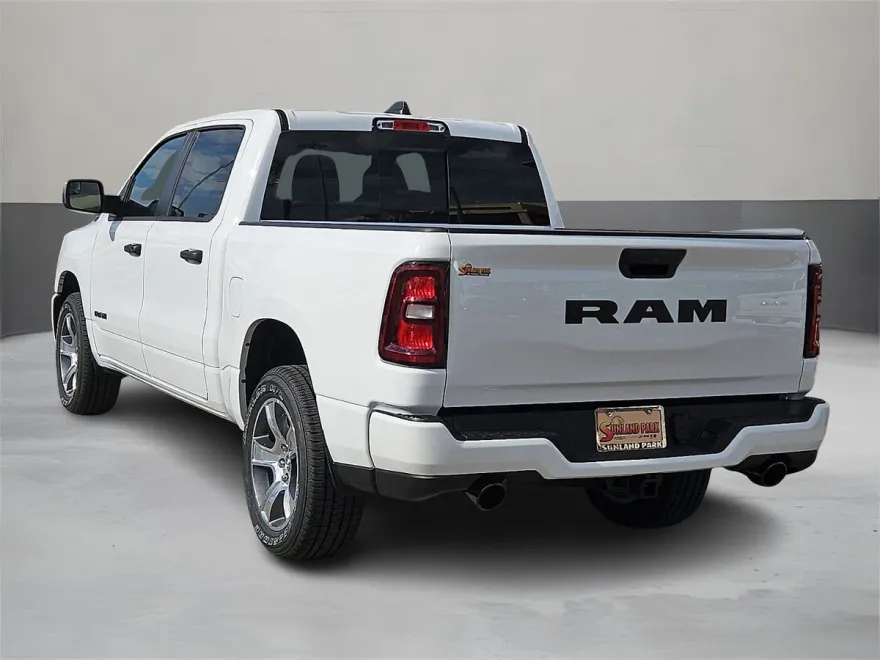 2026 Ram 1500 Express photo 1