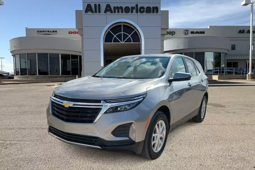 2024 Chevrolet Equinox LT photo 1