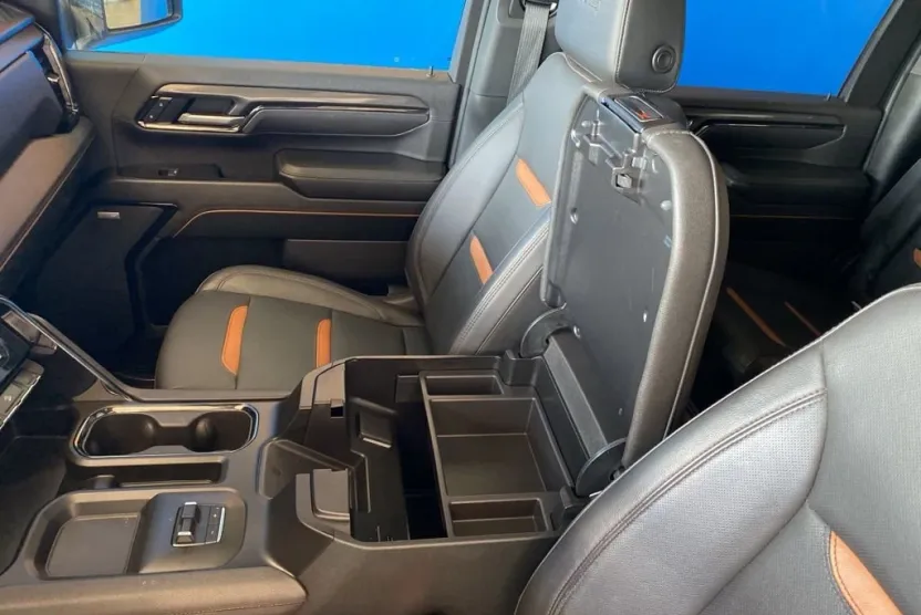 2025 Gmc Sierra 3500 HD AT4 photo 1