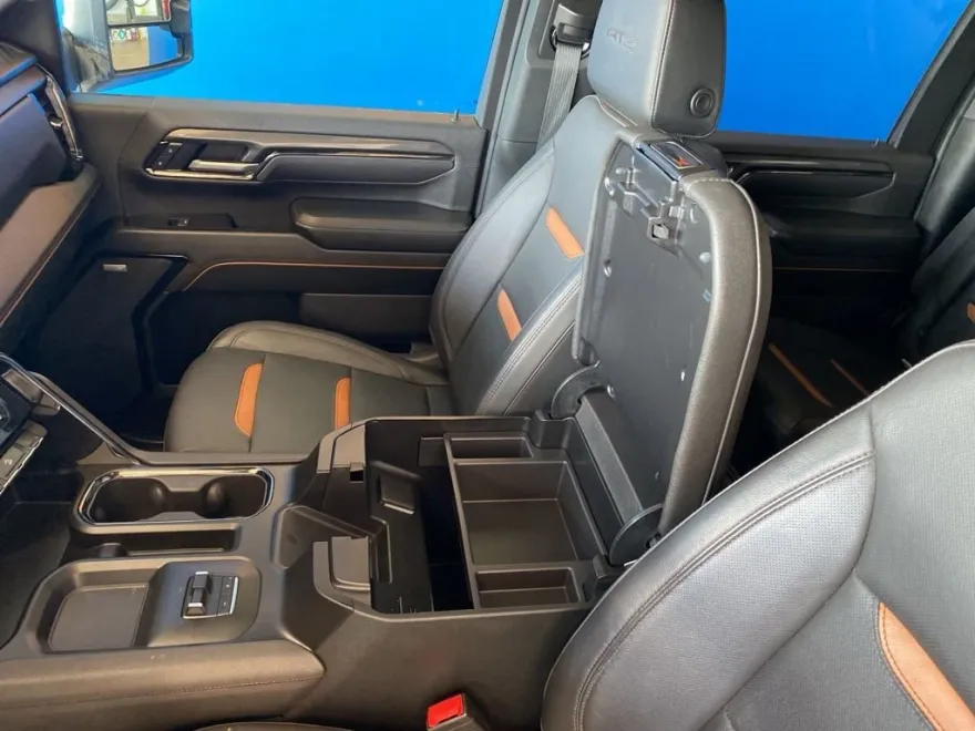 2025 Gmc Sierra 3500 HD AT4 photo 1