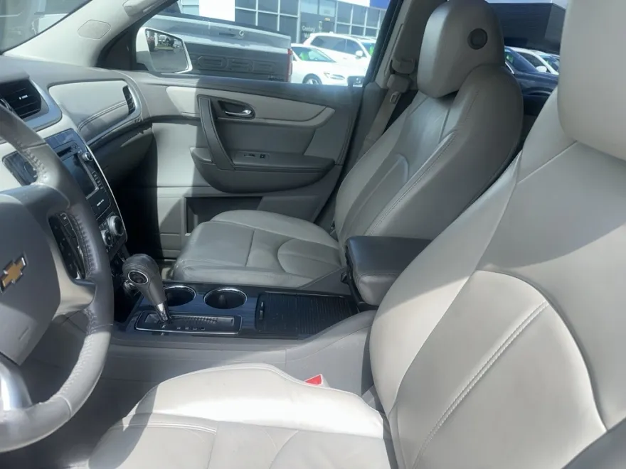 2014 Chevrolet Traverse 2LT photo 1