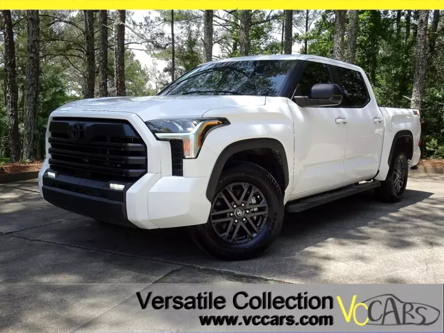2025 Toyota Tundra SR5 CrewMax photo 1