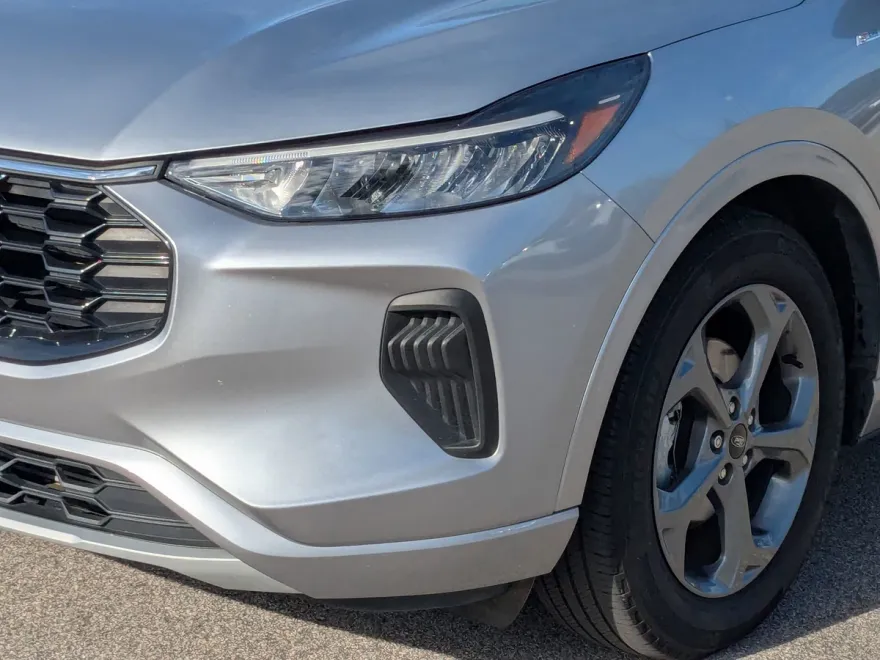 2023 Ford Escape ST-Line photo 1