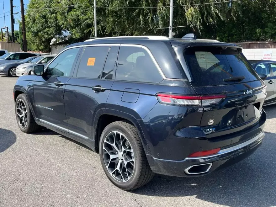 2023 Jeep Cherokee Summit Reserve 4xe photo 1