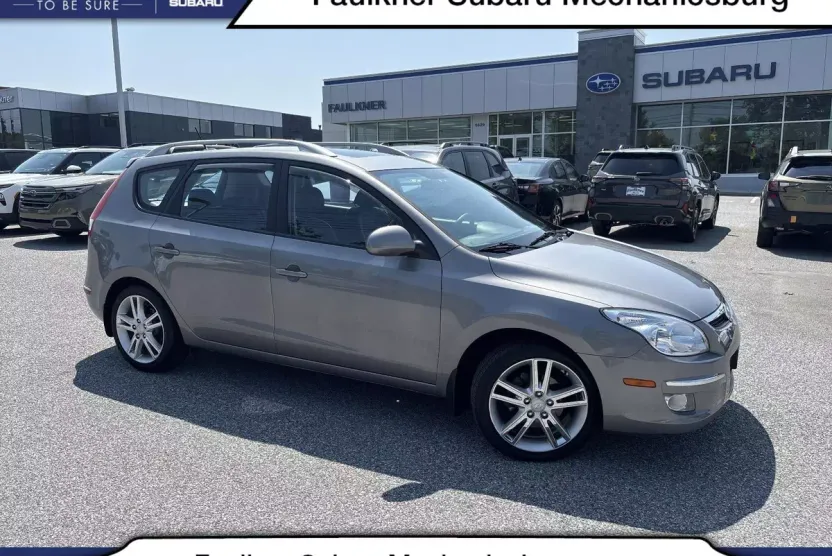 2011 Hyundai Elantra Touring SE photo 1